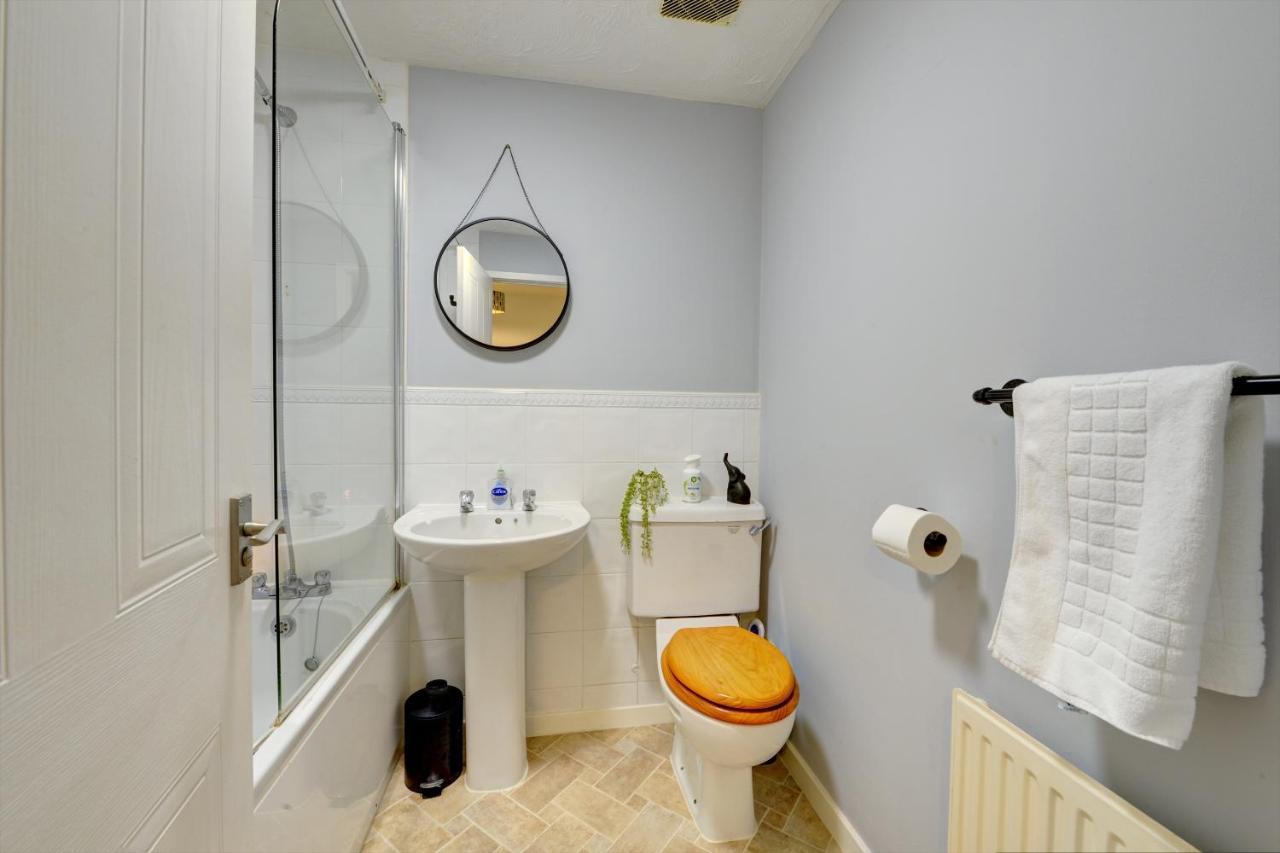 Modern 2 Bed House Sleeps 6 Southam Town Centre - Inspire Homes Ltd Eksteriør billede